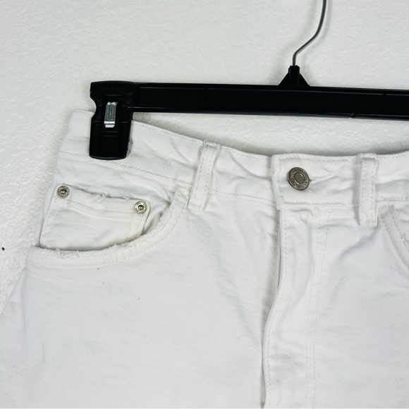 Zara high waisted distressed white zara shorts size 6 - Picture 3 of 8